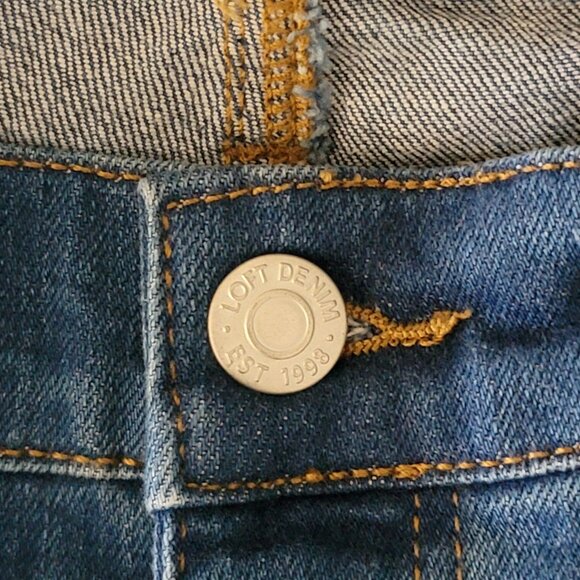 NWT LOFT Girlfriend Mid Rise Jeans in Original Mid Indigo Wash Regular Fit - 30 - Picture 8 of 14